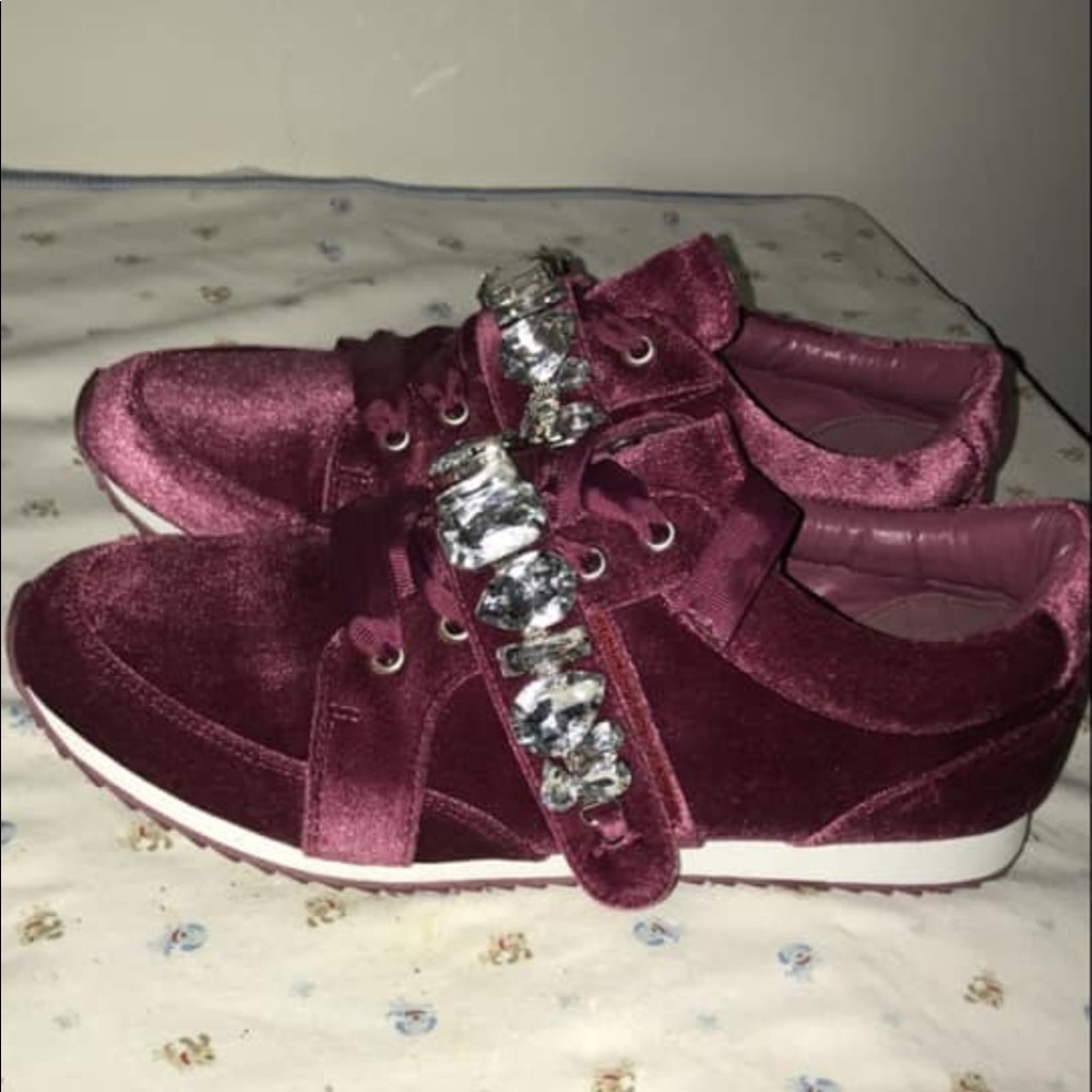 Gem strap shoe